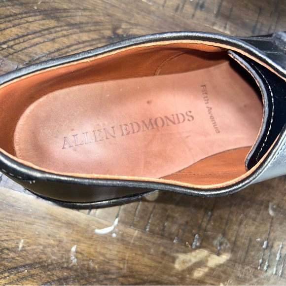 Allen Edmonds Black Cap-Toe Oxford Dress Shoes
Men Size 13A - Picture 6 of 7